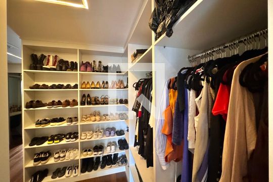Suíte 1 - Closet de casa de condomínio à venda com 4 quartos, 407m² em Barra da Tijuca, Rio de Janeiro