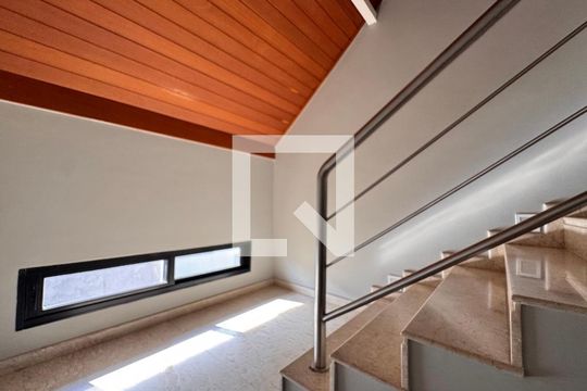 Escada de casa de condomínio à venda com 4 quartos, 407m² em Barra da Tijuca, Rio de Janeiro