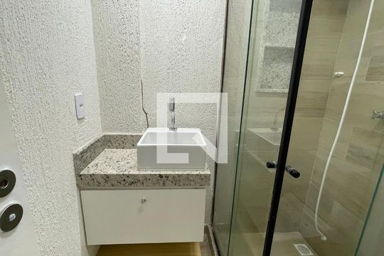 Banheiro de kitnet/studio à venda com 1 quarto, 30m² em Moneró, Rio de Janeiro