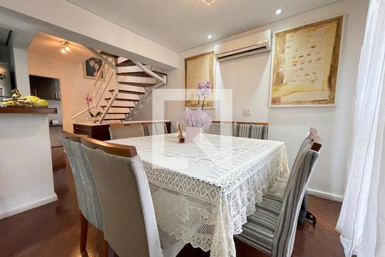 Sala de casa de condomínio à venda com 3 quartos, 163m² em Ferreira, São Paulo