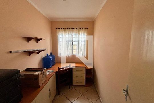 Quarto de casa à venda com 3 quartos, 197m² em Vila Guaraciaba, Santo André
