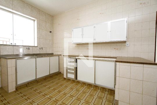 Cozinha de casa para alugar com 3 quartos, 473m² em Palmeiras, Belo Horizonte