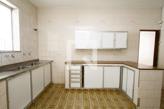 Cozinha de casa para alugar com 3 quartos, 473m² em Palmeiras, Belo Horizonte