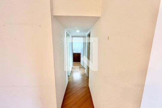 Corredor de apartamento para alugar com 3 quartos, 70m² em Jardim das Laranjeiras, São Paulo