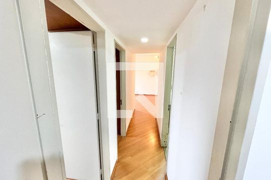 Corredor de apartamento para alugar com 3 quartos, 70m² em Jardim das Laranjeiras, São Paulo