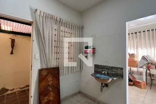 Sala 2 de casa para alugar com 3 quartos, 263m² em Jardim Proença, Campinas