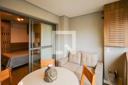 Varanda de kitnet/studio para alugar com 1 quarto, 32m² em Santo Amaro, São Paulo