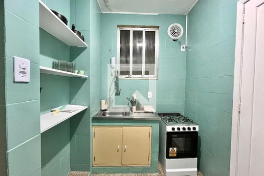 Cozinha de apartamento para alugar com 1 quarto, 40m² em Copacabana, Rio de Janeiro