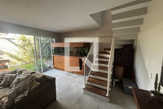 Sala de casa de condomínio para alugar com 3 quartos, 138m² em Jardim Monte Kemel, São Paulo