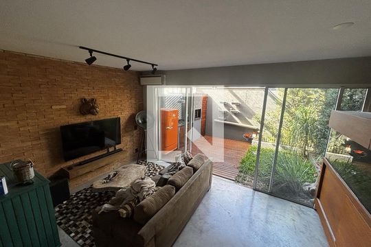 Sala de casa de condomínio para alugar com 3 quartos, 138m² em Jardim Monte Kemel, São Paulo