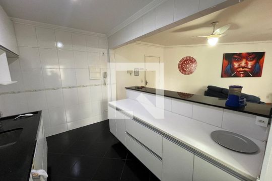 Cozinha de apartamento para alugar com 2 quartos, 68m² em Jardim Maria Rosa, Taboão da Serra
