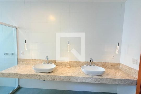 Apartamento para alugar com 4 quartos, 250m² em Centro, Juiz de Fora