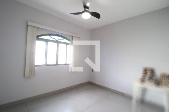 Quarto 1 de casa para alugar com 3 quartos, 160m² em Santa Mônica, Uberlândia