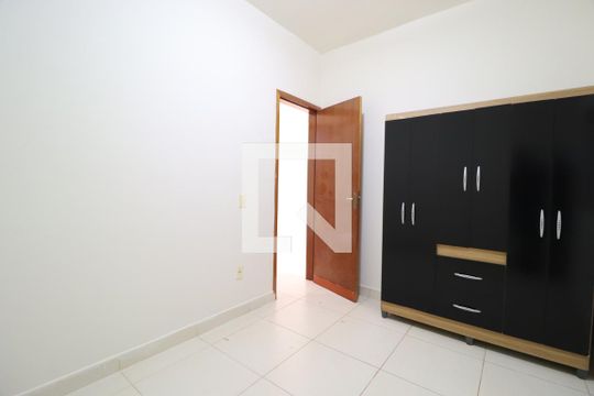 Quarto 1 de apartamento para alugar com 2 quartos, 45m² em Jardim Ipanema, Uberlândia