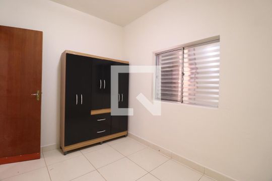 Quarto 1 de apartamento para alugar com 2 quartos, 45m² em Jardim Ipanema, Uberlândia
