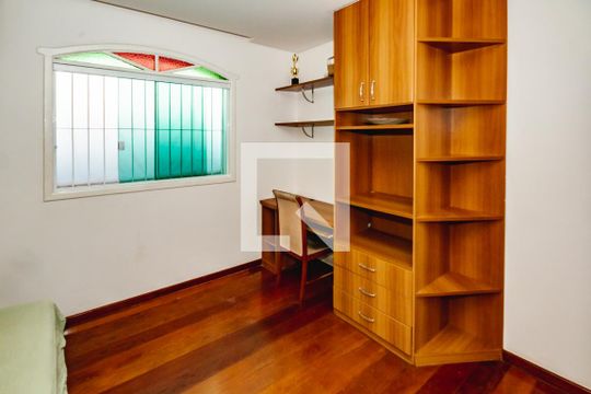 Casa à venda com 6 quartos, 211m² em Céu Azul, Belo Horizonte