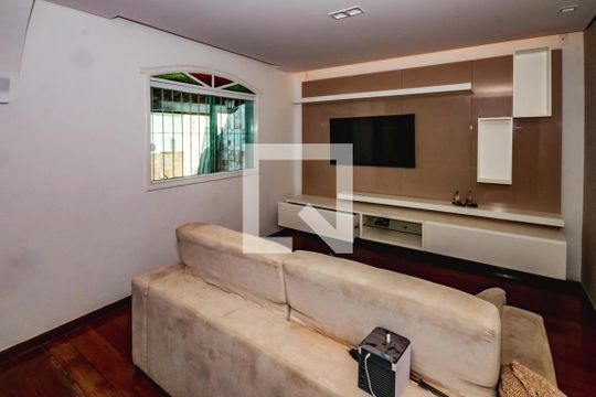 Casa à venda com 6 quartos, 211m² em Céu Azul, Belo Horizonte