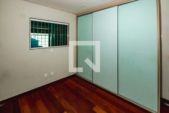 Casa à venda com 6 quartos, 211m² em Céu Azul, Belo Horizonte
