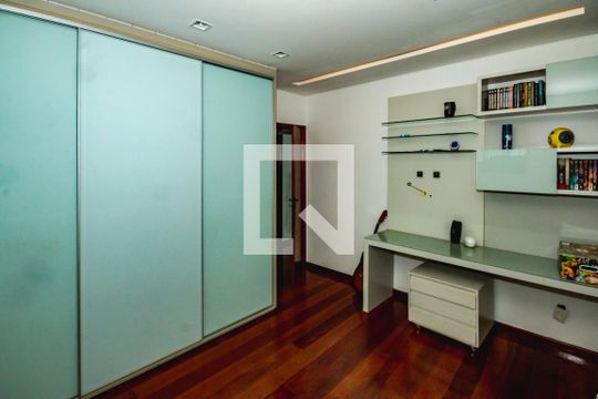 Casa à venda com 6 quartos, 211m² em Céu Azul, Belo Horizonte