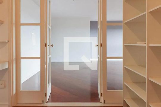 Sala de apartamento à venda com 3 quartos, 130m² em Pinheiros, São Paulo