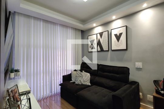 Sala de apartamento para alugar com 2 quartos, 61m² em Gardênia Azul, Rio de Janeiro