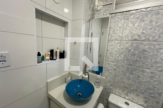 Banheiro de apartamento para alugar com 1 quarto, 32m² em Centro, São Vicente