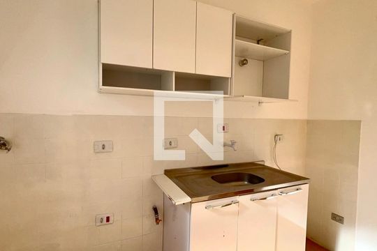 Cozinha de apartamento para alugar com 1 quarto, 40m² em Pinheiros, São Paulo