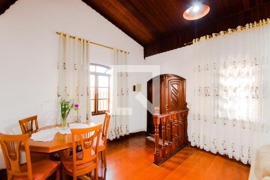 Casa à venda com 4 quartos, 230m² em Vila Ristori, Guarulhos