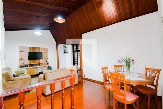 Sala de casa à venda com 4 quartos, 230m² em Vila Ristori, Guarulhos