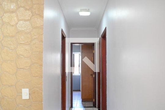 Corredor de apartamento para alugar com 3 quartos, 110m² em Jardim Santa Cruz (sacoma), São Paulo