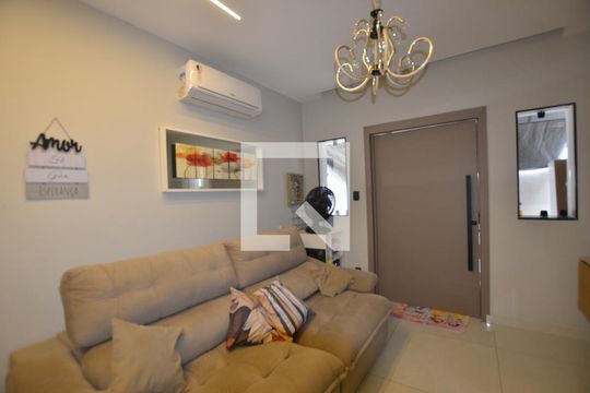 Sala de casa para alugar com 2 quartos, 200m² em Vila Valqueire, Rio de Janeiro
