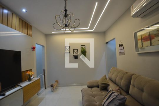 Sala de casa para alugar com 2 quartos, 200m² em Vila Valqueire, Rio de Janeiro