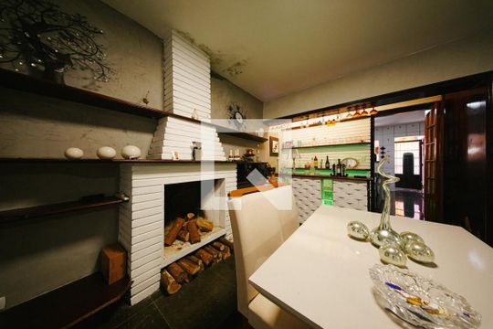 Sala de casa para alugar com 3 quartos, 270m² em Jardim Santa Maria, São Paulo