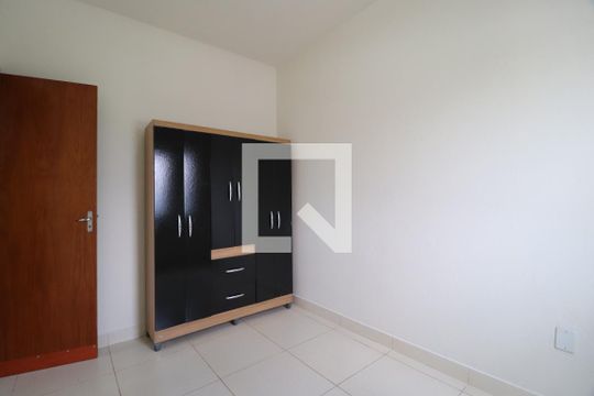 Quarto 1 de apartamento para alugar com 2 quartos, 45m² em Jardim Ipanema, Uberlândia