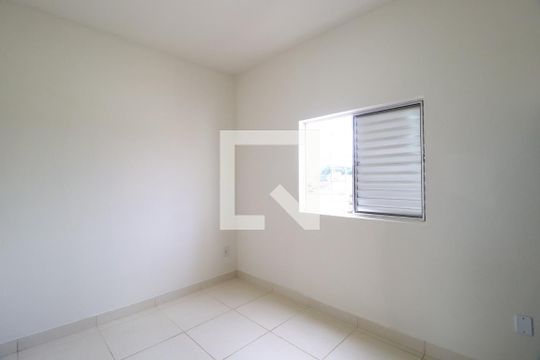 Quarto 1 de apartamento para alugar com 2 quartos, 45m² em Jardim Ipanema, Uberlândia