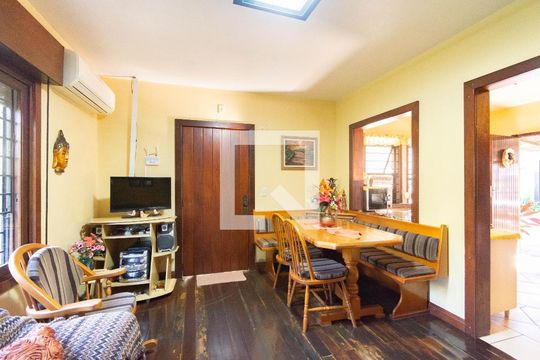 Casa à venda com 3 quartos, 130m² em Olaria, Canoas