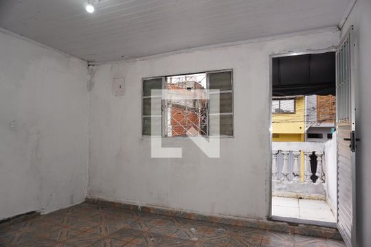 Sala de casa para alugar com 2 quartos, 100m² em Jardim Cultura Fisica, Embu das Artes