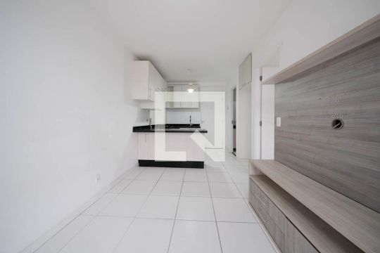 Sala/Cozinha de apartamento para alugar com 1 quarto, 35m² em Jardim Santa Teresinha, São Paulo