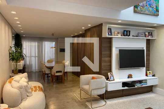 Sala de casa de condomínio à venda com 3 quartos, 190m² em Cidade São Francisco, São Paulo