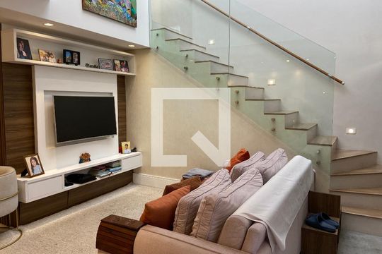 Sala de casa de condomínio à venda com 3 quartos, 190m² em Cidade São Francisco, São Paulo