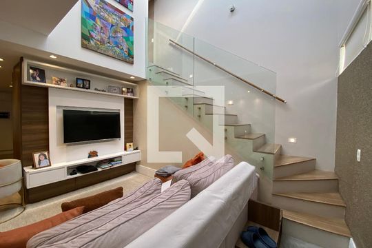 Sala de casa de condomínio à venda com 3 quartos, 190m² em Cidade São Francisco, São Paulo