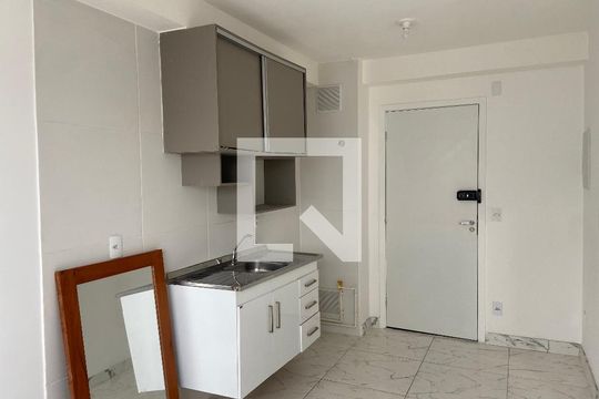 Sala / Cozinha de apartamento à venda com 1 quarto, 25m² em Vila Butantã, São Paulo