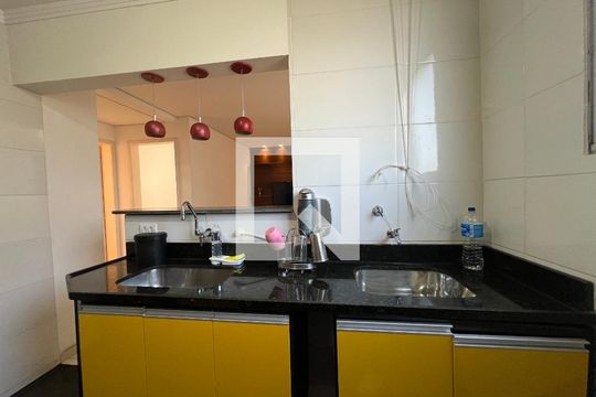 Cozinha e Área de Serviço de apartamento à venda com 2 quartos, 55m² em Cabral, Contagem