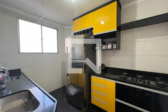 Cozinha de apartamento à venda com 2 quartos, 55m² em Cabral, Contagem