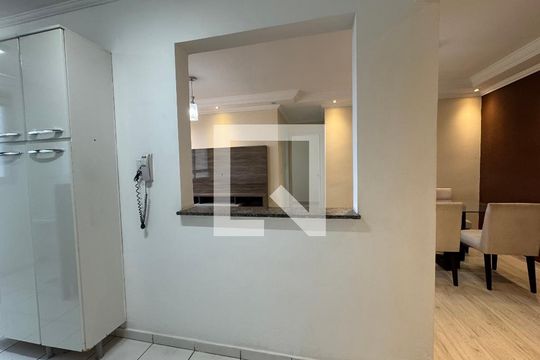 Cozinha de apartamento para alugar com 2 quartos, 55m² em Jardim Roberto, Osasco