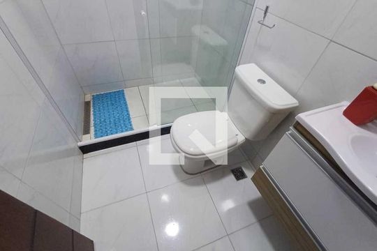 Banheiro de casa de condomínio para alugar com 3 quartos, 160m² em Arsenal, São Gonçalo