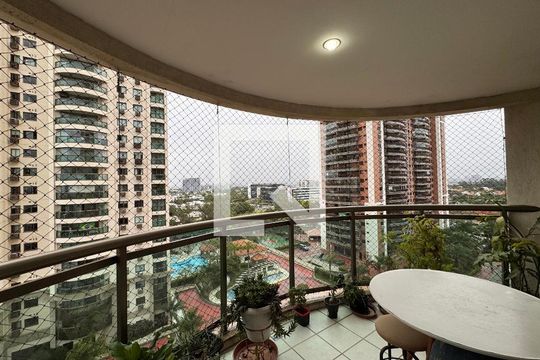 Varanda de apartamento para alugar com 4 quartos, 105m² em Barra da Tijuca, Rio de Janeiro
