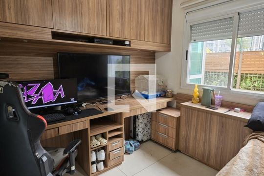 Quarto de apartamento para alugar com 3 quartos, 190m² em Jardim do Salso, Porto Alegre