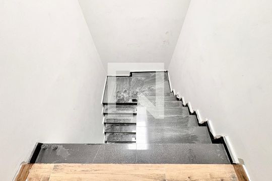 Escada para os Quartos de casa à venda com 3 quartos, 140m² em Vila Bonilha, São Paulo