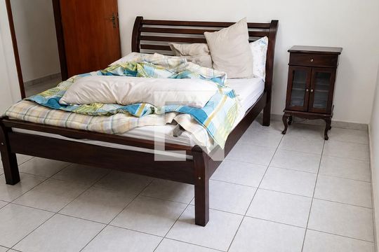 Quarto de casa para alugar com 3 quartos, 432m² em Cidade Jardim, Uberlândia